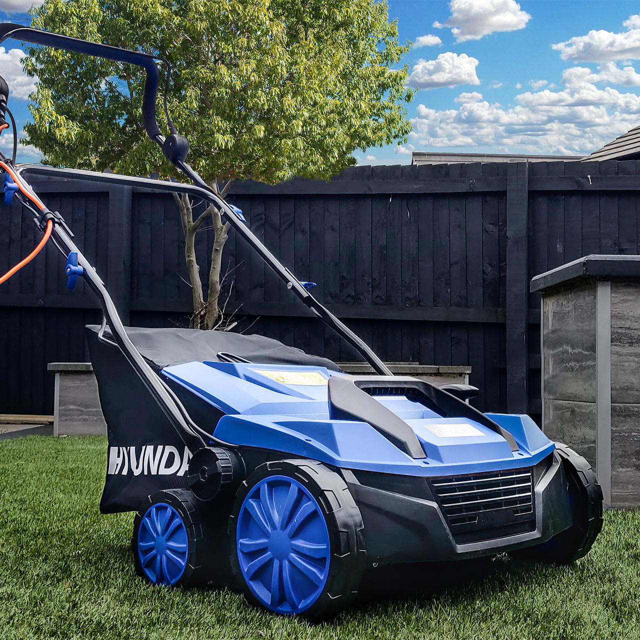 Hyundai HYSW1600E 38cm Electric Artificial Grass Sweeper - 1600W