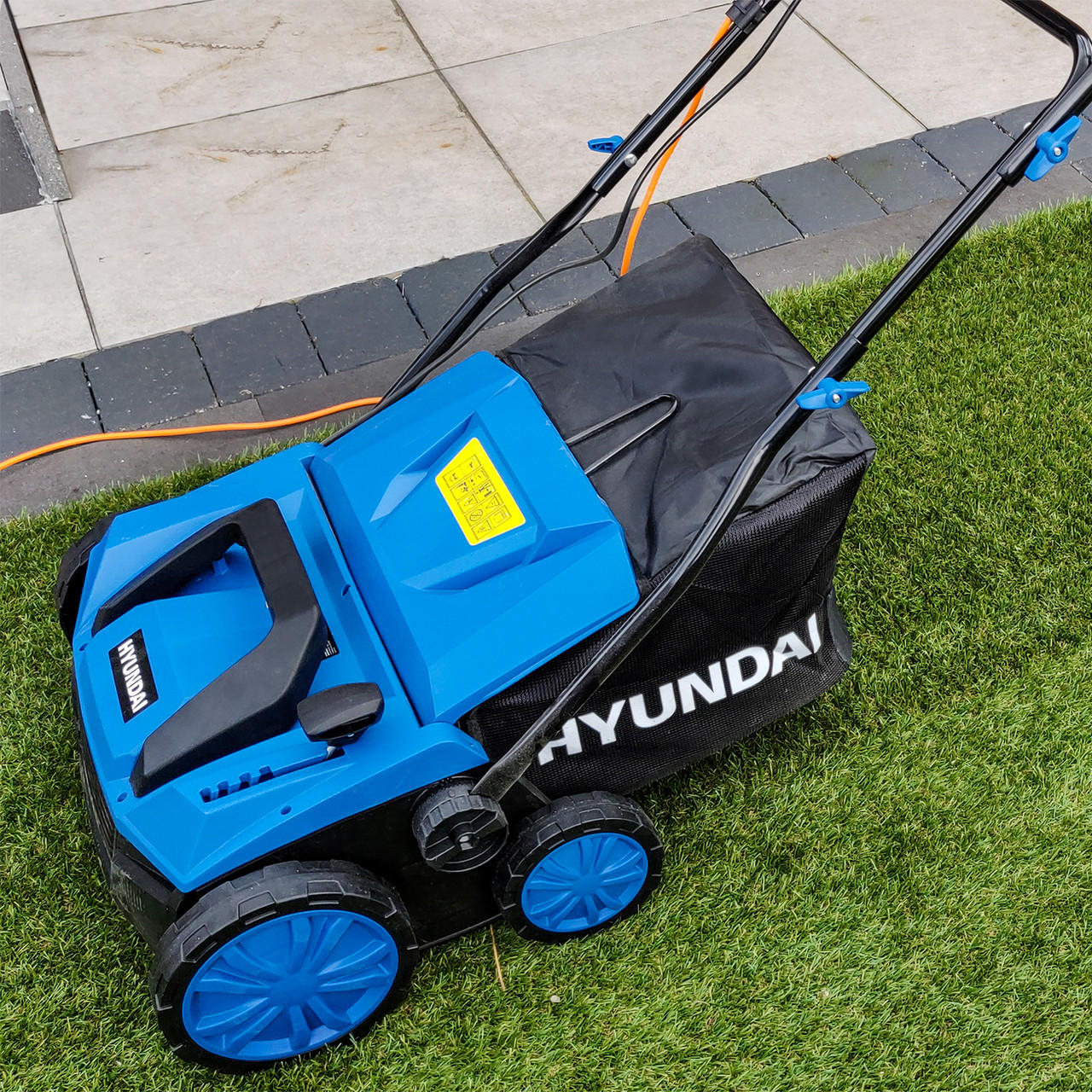 Hyundai HYSW1600E 38cm Electric Artificial Grass Sweeper - 1600W